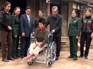 Chia sẻ khó khăn với nạn nhân chất độc da cam ở Ninh Bình