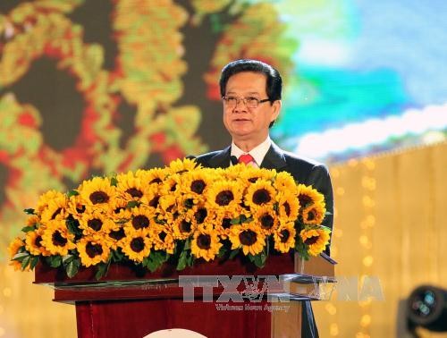 Thủ tướng Nguyễn Tấn Dũng dự lễ mít tinh kỷ niệm 30/4 tại Cần Thơ