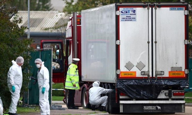 Thủ tướng yêu cầu xác minh vụ 39 thi thể trong container ở Anh