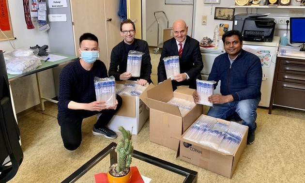 Bác sĩ Việt Nam đầu tiên tham gia hợp tác nghiên cứu thuốc điều trị Covid-19 tại Đức