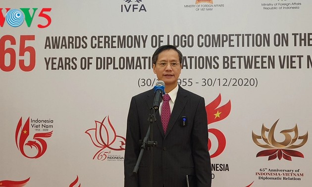 Trao giải cuộc thi thiết kế logo kỷ niệm 65 năm quan hệ ngoại giao Việt Nam – Indonesia
