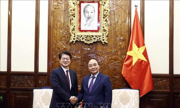 Chủ tịch nước Nguyễn Xuân Phúc đề nghị Yonhap tích cực hỗ trợ Thông tấn xã Việt Nam trong các hoạt động nghiệp vụ
