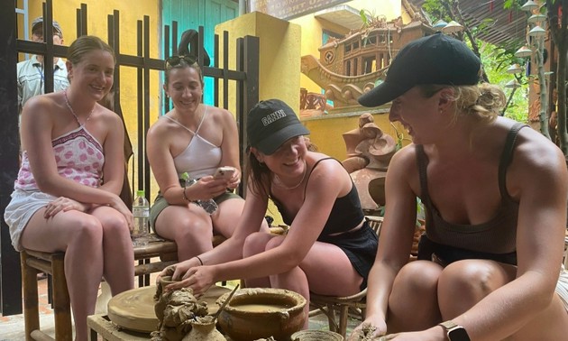 Làng gốm Thanh Hà bảo tồn nghề gắn với phát triển du lịch
