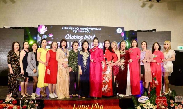 Phát động cuộc thi sáng tác văn thơ về phụ nữ Việt xa xứ