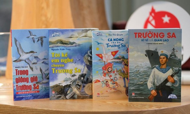 Tủ sách Biển đảo Việt Nam của NXB Kim Đồng: Gạc Ma xót thương nghiêng  trời lệch đất