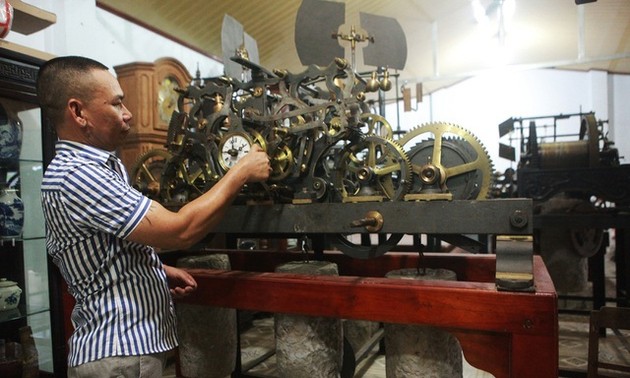 ผู้ที่สะสมนาฬิกาโบสถ์ยุโรปโบราณมากที่สุดในเวียดนาม