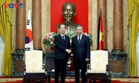 Pemimpin Negara dan Pemerintah Vietnam Menerima Pimpinan Berbagai Negara yang Datang ke Vietnam Berziarah kepada Sekjen Nguyen Phu Trong
