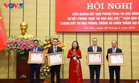 Homenajean a los ciudadanos sobresalientes en la lucha contra el covid-19 en Hanói