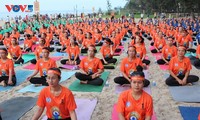 Celebran en Vietnam el Día Internacional del Yoga 