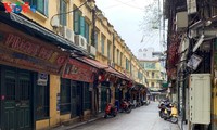 Serangkaian toko di Sektor Kota Kuno Hanoi ditutup kerena wabah Covid-19