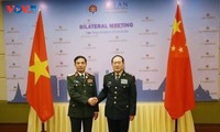 Phan Van Giang rencontre les ministres cambodgien et chinois de la Défense