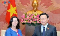 越南国会主席王庭惠会见世行东亚与太平洋地区副行长