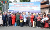 数百名中国游客抵达越南