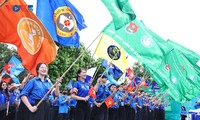 2000多名学生参加学生志愿者活动出征仪式