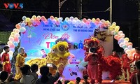 Aktivitäten zum Mittherbstfest für vietnamesische Kinder im Ausland