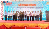 Kementerian Keamanan Publik Beri Bantuan Berupa 1.200 Rumah kepada Orang Miskin di Provinsi Soc Trang