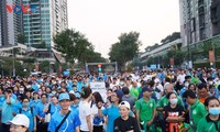 Hampir 10.000 Orang Gerak jalan untuk Menghimpun Dana Demi Pekerja yang Alami Keadaan Sulit