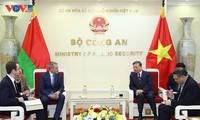 Министр общественной безопасности То Лам принял посла Беларуси во Вьетнаме