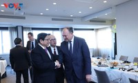 Премьер-министр Фам Минь Тинь провел рабочие встречи с представителями бельгийских корпораций