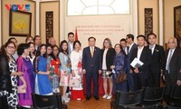 Chủ tịch Quốc hội Vương Đình Huệ thăm, làm việc với Đại sứ quán và cộng đồng người Việt Nam tại Bỉ