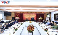 El presidente Nguyen Xuan Phuc trabaja con la Asociación de Juristas de Vietnam
