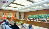 Titular del Parlamento vietnamita dialoga con presidente del Senado francés sobre relaciones binacionales