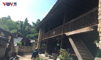Nhà cổ của người Giáy ở Ma Lé