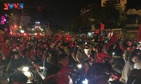 Hàng nghìn người đổ ra đường mừng ĐT Việt Nam giành chức vô địch AFF Cup 2018