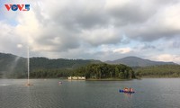 Hồ Yên Trung, điểm đến mới của đất mỏ Quảng Ninh