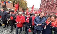 Mít tinh kỷ niệm 105 năm Cách mạng tháng Mười tại Nga