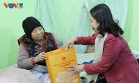 Phó Chủ tịch nước Võ Thị Ánh Xuân thăm, tặng quà Mẹ Việt Nam Anh hùng, gia đình chính sách tại Lạng Sơn 