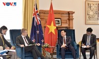 Parlamentspräsident Vuong Dinh Hue empfängt Vertreter des Außenausschusses und des Bildungsministeriums Neuseelands