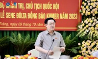 Top legislator works with Soc Trang leaders, visits local Buddhist community