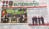 老挝媒体继续深深报道越南国会主席对老挝进行的正式友好访问