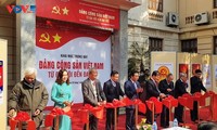“베트남 공산당 - 대회에서 대회까지” 주제의 전문전시회 개막