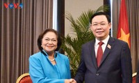 Vuong Dinh Huê rencontre la présidente de Clark Development Corporation
