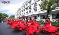 Ouverture du festival de rue à Huê