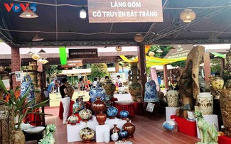 Hanoi festival honors handicraft products  
