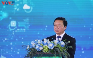 陈红河副总理：为河静省发展和重组经济结构创造动力
