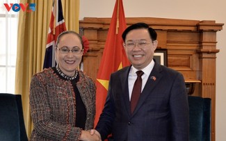 Ketua MN Vuong Dinh Hue Menerima Pemimpin Komisi Hubungan Luar Negeri, Partai Nasional, Kementerian Pendidikan Selandia Baru