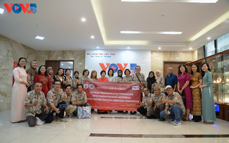 Lãnh đạo Đài Tiếng nói Việt Nam tiếp Câu lạc bộ Bạn nghe đài Borneo, Indonesia