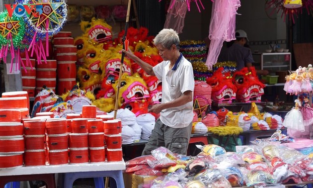 Un paseo por la calle de Hang Ma durante el Festival del Medio Otoño