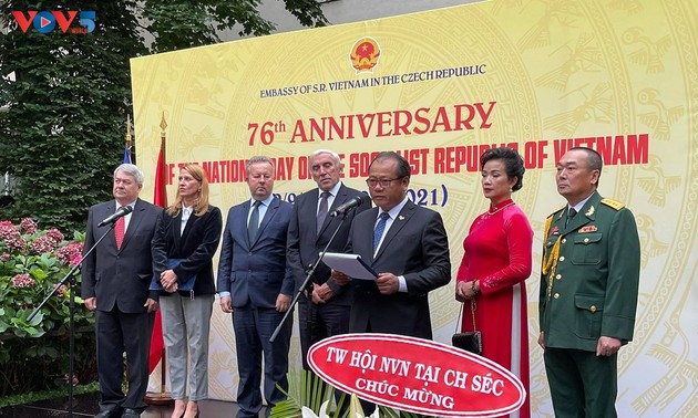 越南驻各国大使馆举行越南国庆76周年纪念活动