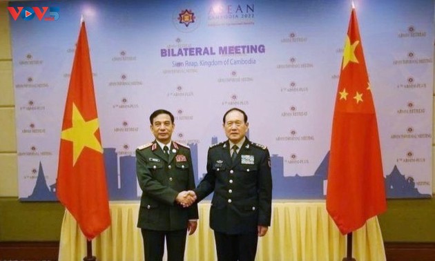 Verteidigungsminister Phan Van Giang trifft Amtskollegen aus Kambodscha und China