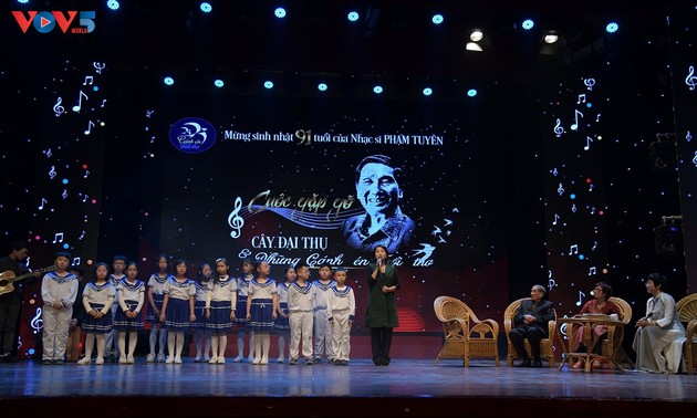 Veteran musician Pham Tuyen's songs lift the nation's soul 
