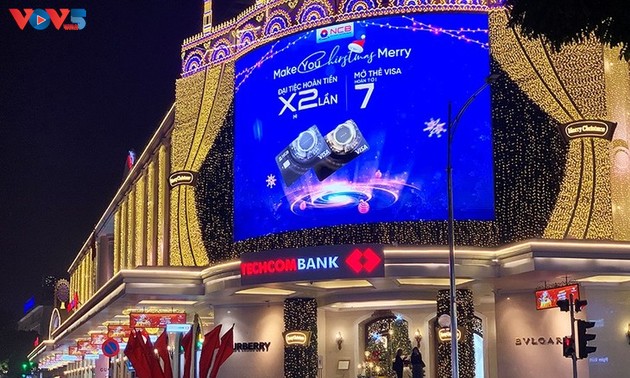 Christmas spirit pervades Hanoi's streets 