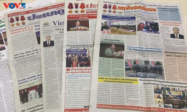 老挝媒体纷纷报道越南国家主席阮春福对老挝进行的正式友好访问