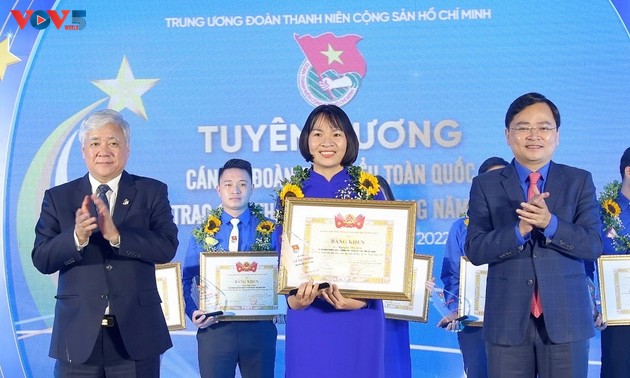 94 outstanding Youth Union officials honored with Ly Tu Trong Award