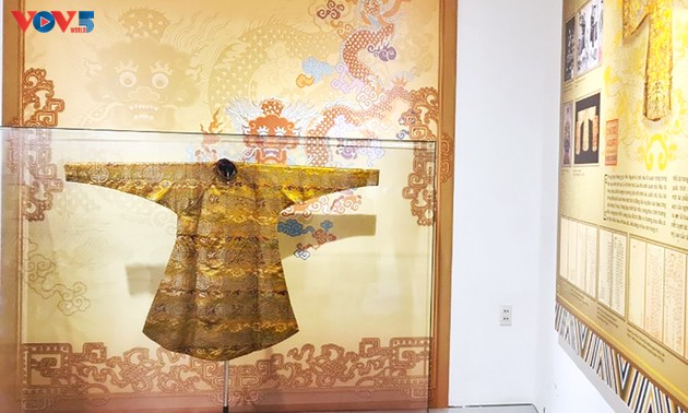 Exhibit features Nguyen dynasty attire and headgear