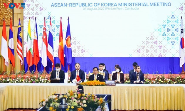 ASEAN Foreign Ministers meet with Northeast Asian partners